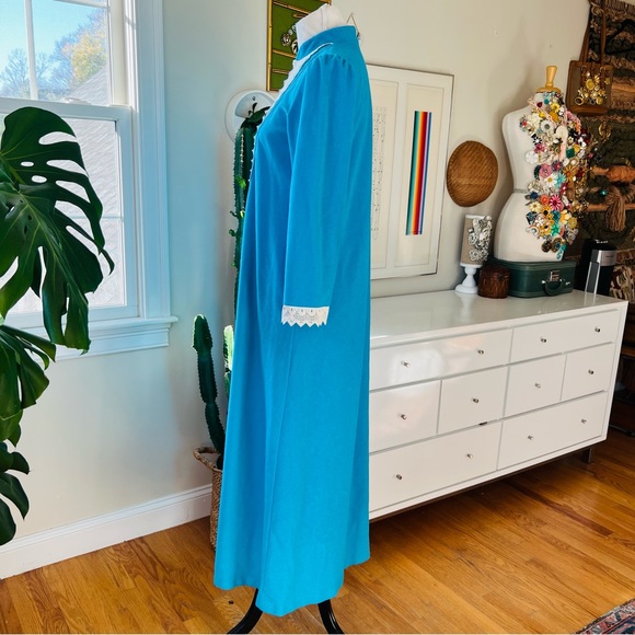 Vintage 60s/70s Blue Terry Cloth House Dress Loungewear Robe w/ White Lace Trim - Picture 2 of 13